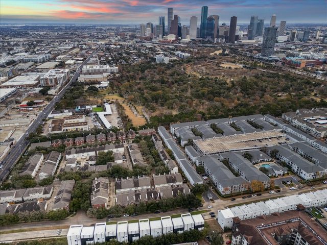 809 Memorial Heights Drive, Houston, TX 77007