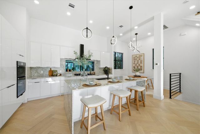 809 Memorial Heights Drive, Houston, TX 77007