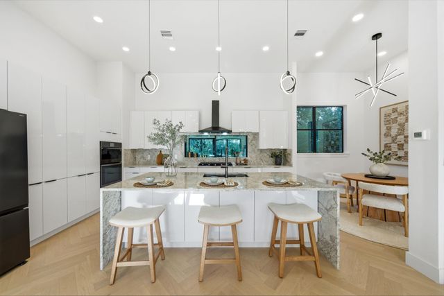 809 Memorial Heights Drive, Houston, TX 77007