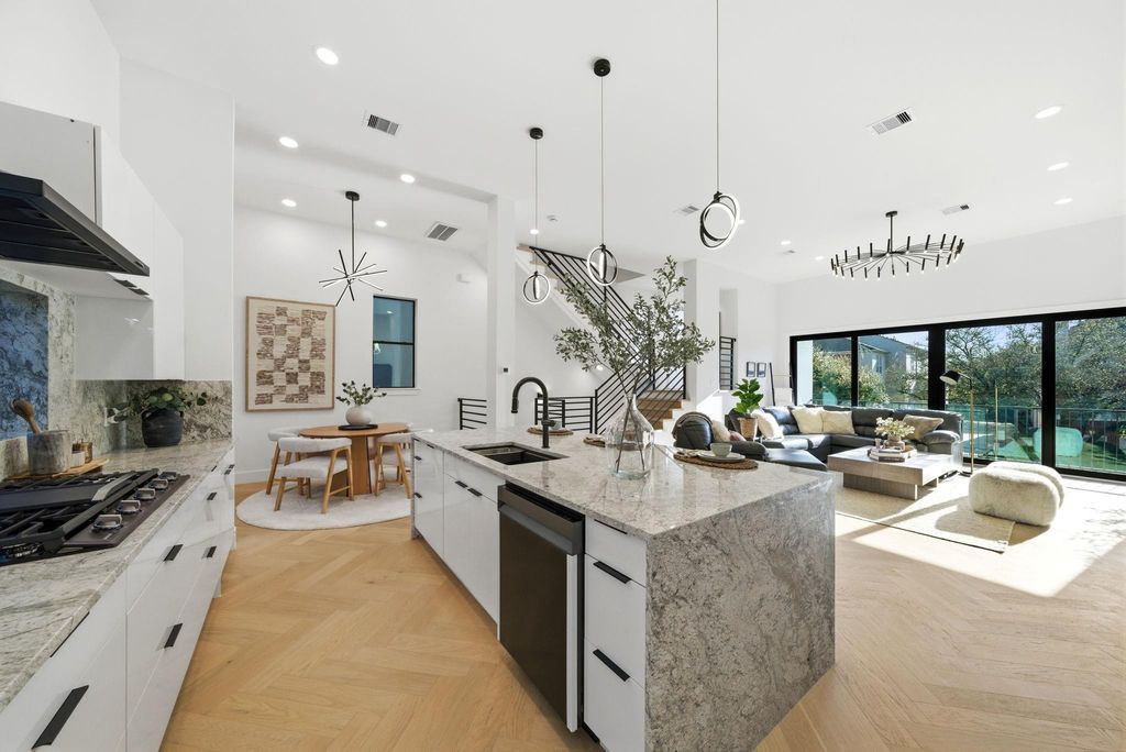 809 Memorial Heights Drive, Houston, TX 77007