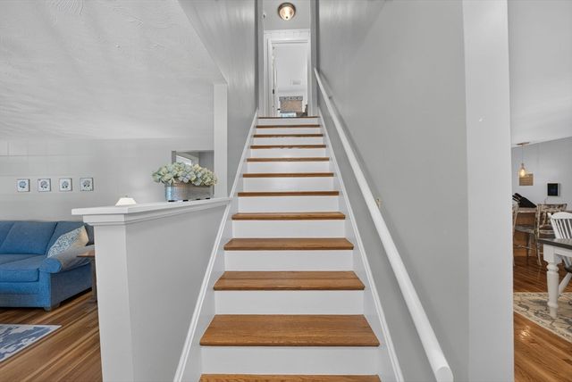 81 Juniper Dr, Norwood, MA 02062