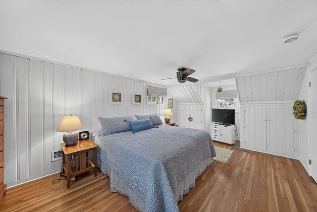 81 Juniper Dr, Norwood, MA 02062