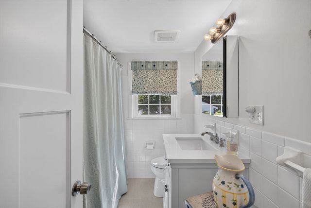 81 Juniper Dr, Norwood, MA 02062