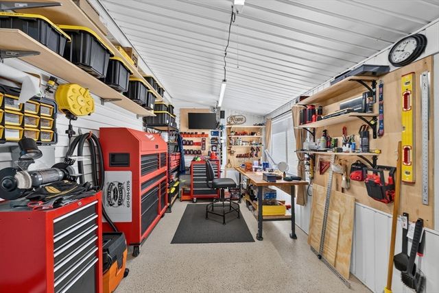 81 Juniper Dr, Norwood, MA 02062