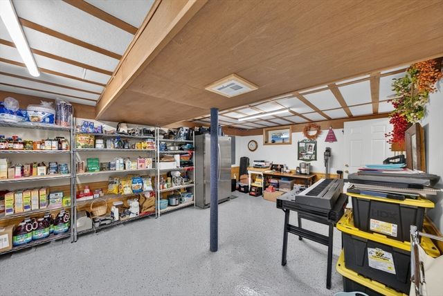 81 Juniper Dr, Norwood, MA 02062