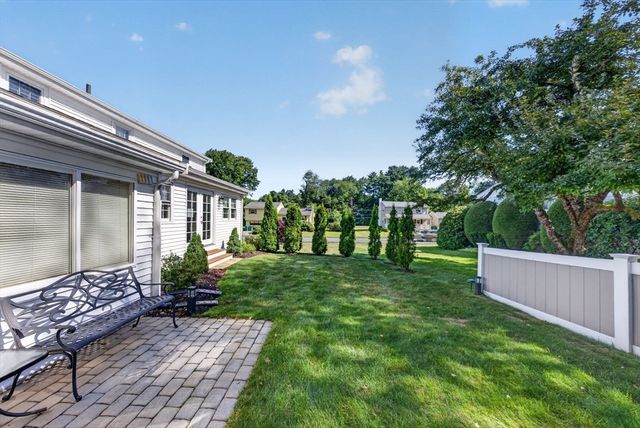 81 Juniper Dr, Norwood, MA 02062