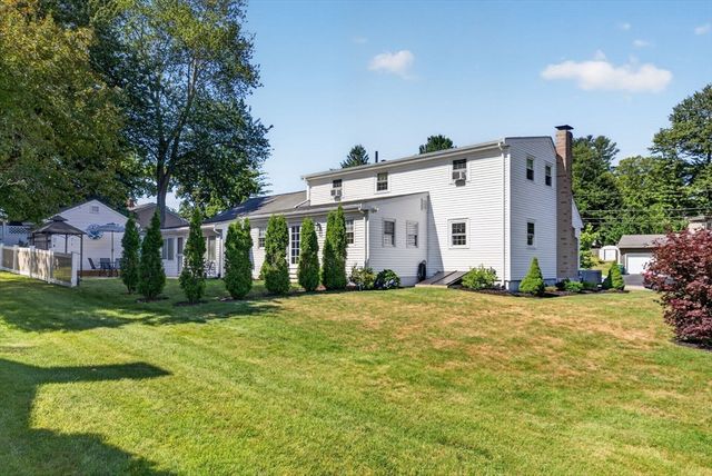 81 Juniper Dr, Norwood, MA 02062