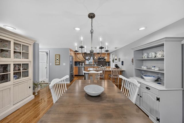81 Juniper Dr, Norwood, MA 02062