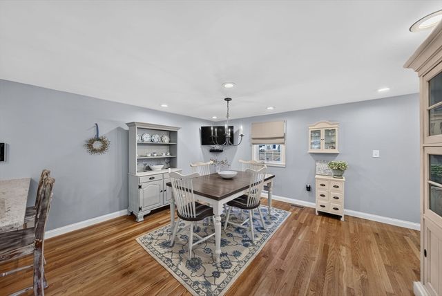 81 Juniper Dr, Norwood, MA 02062