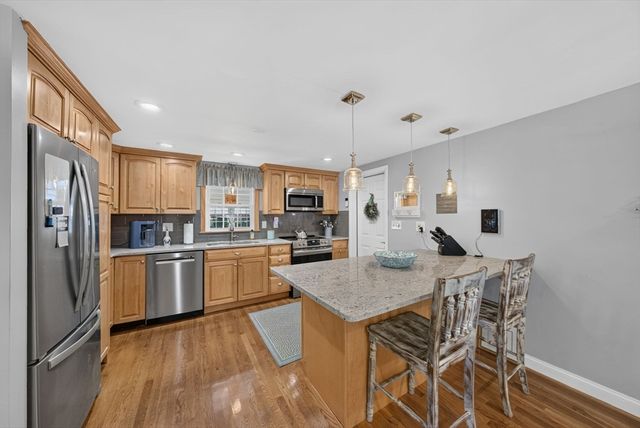 81 Juniper Dr, Norwood, MA 02062