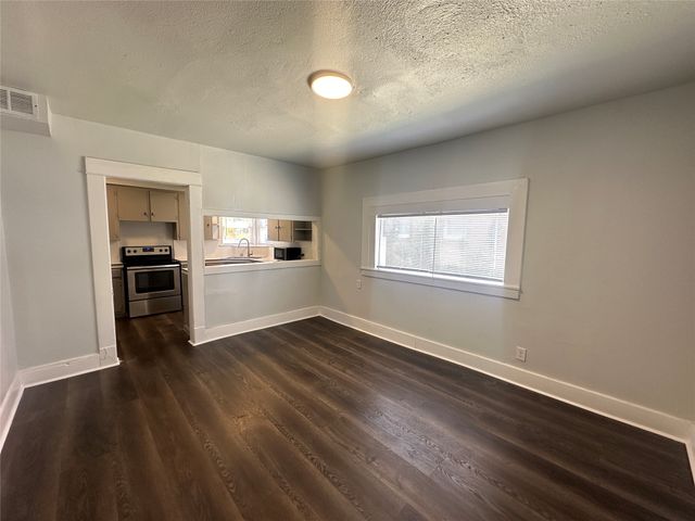 819 N Marsalis Avenue A, Dallas, TX 75203