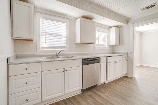 691 Meadow Park Drive, White Settlement, TX 76108