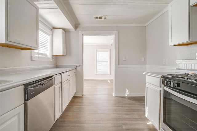 691 Meadow Park Drive, White Settlement, TX 76108