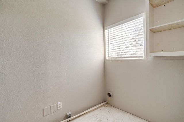 691 Meadow Park Drive, White Settlement, TX 76108
