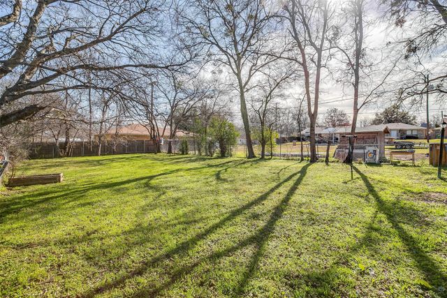 691 Meadow Park Drive, White Settlement, TX 76108