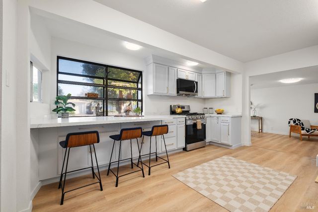 1313 Mcgregor Ave, Petaluma, CA 94954