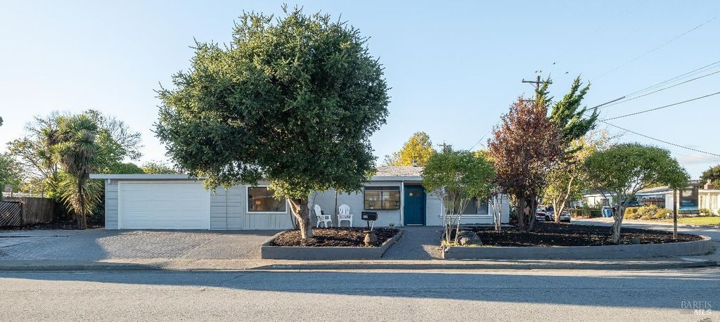 1313 Mcgregor Ave, Petaluma, CA 94954