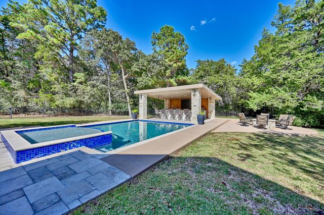 404 Saint Andrews DR, New Ulm, TX 78950