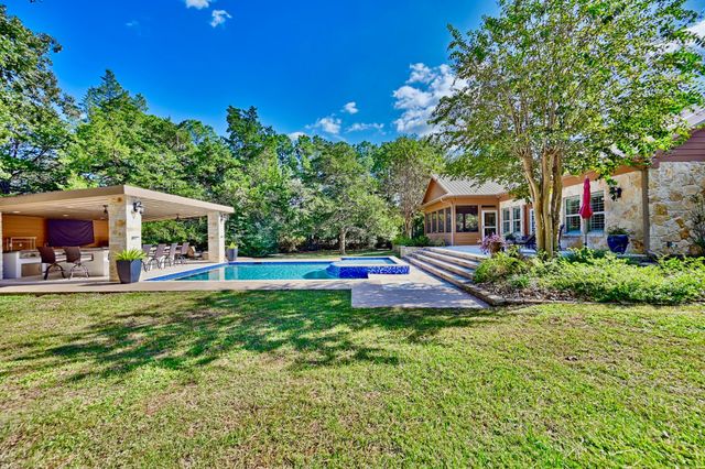 404 Saint Andrews DR, New Ulm, TX 78950