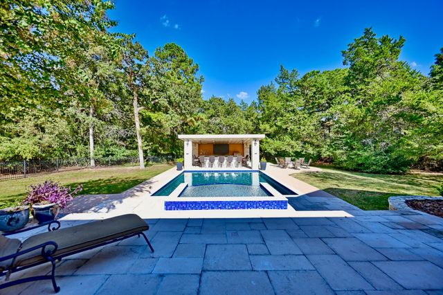 404 Saint Andrews DR, New Ulm, TX 78950