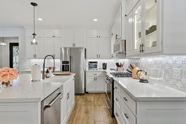 404 Saint Andrews DR, New Ulm, TX 78950