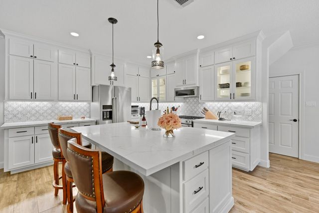 404 Saint Andrews DR, New Ulm, TX 78950