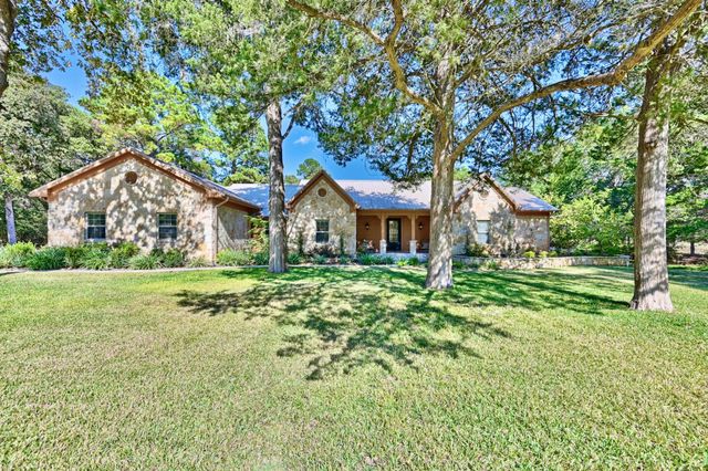 404 Saint Andrews DR, New Ulm, TX 78950