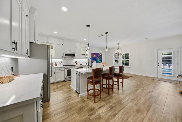 404 Saint Andrews DR, New Ulm, TX 78950