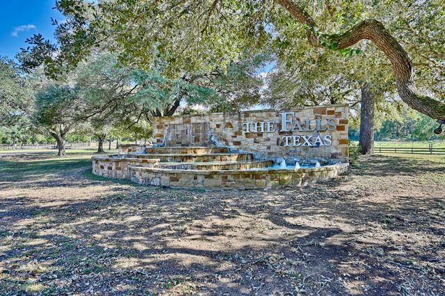 404 Saint Andrews DR, New Ulm, TX 78950