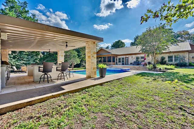 404 Saint Andrews DR, New Ulm, TX 78950