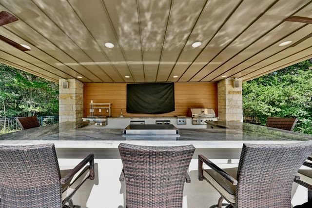 404 Saint Andrews DR, New Ulm, TX 78950