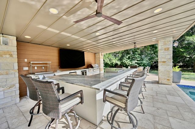 404 Saint Andrews DR, New Ulm, TX 78950