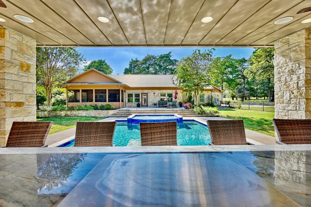 404 Saint Andrews DR, New Ulm, TX 78950