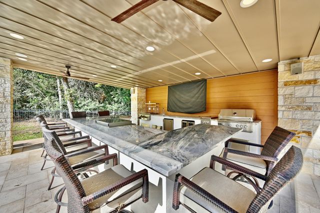 404 Saint Andrews DR, New Ulm, TX 78950