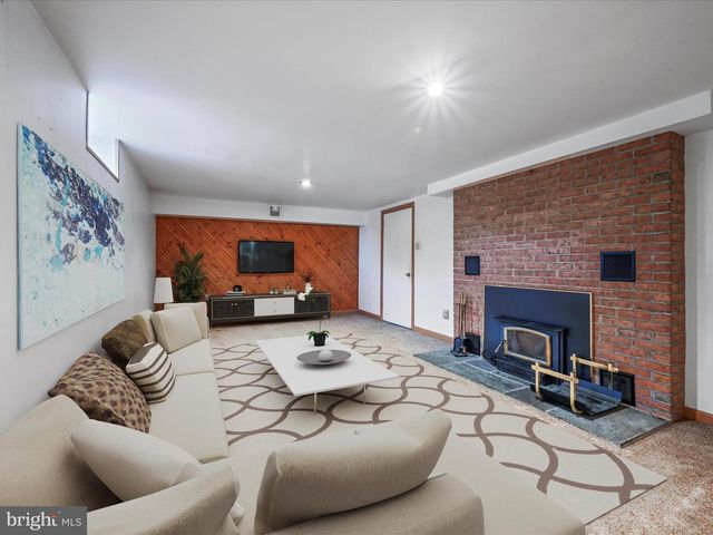 1402 SPRINGSIDE DR, Lancaster, PA 17603