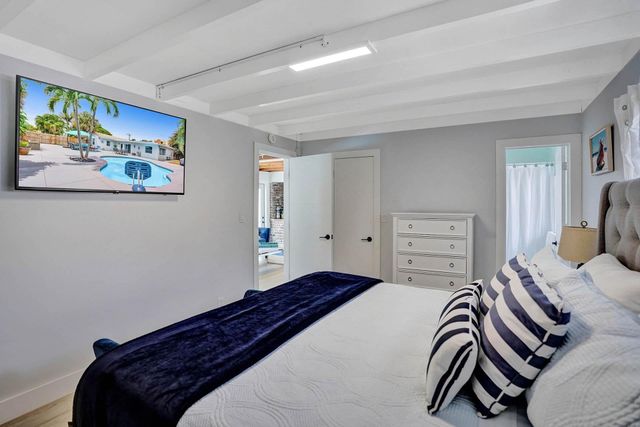 1040 NE 16th Terrace, Fort Lauderdale, FL 33304