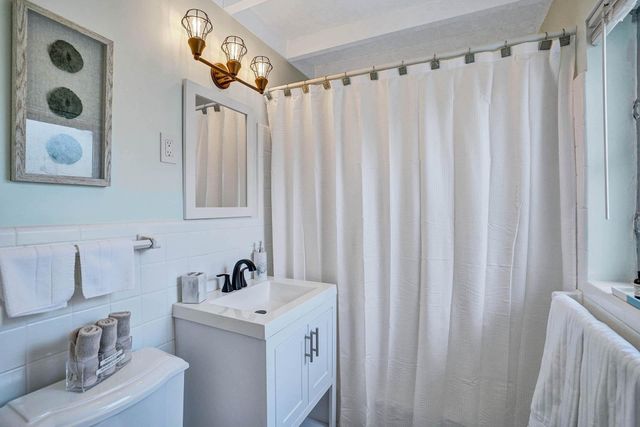 1040 NE 16th Terrace, Fort Lauderdale, FL 33304