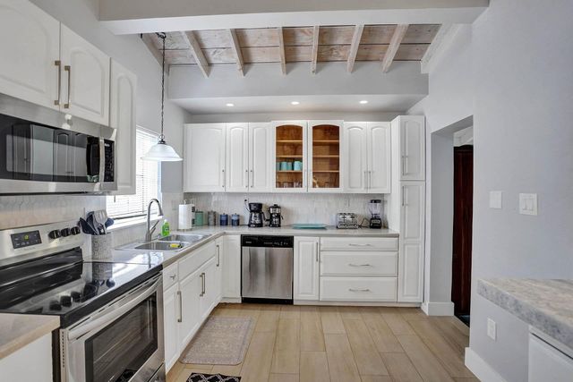 1040 NE 16th Terrace, Fort Lauderdale, FL 33304