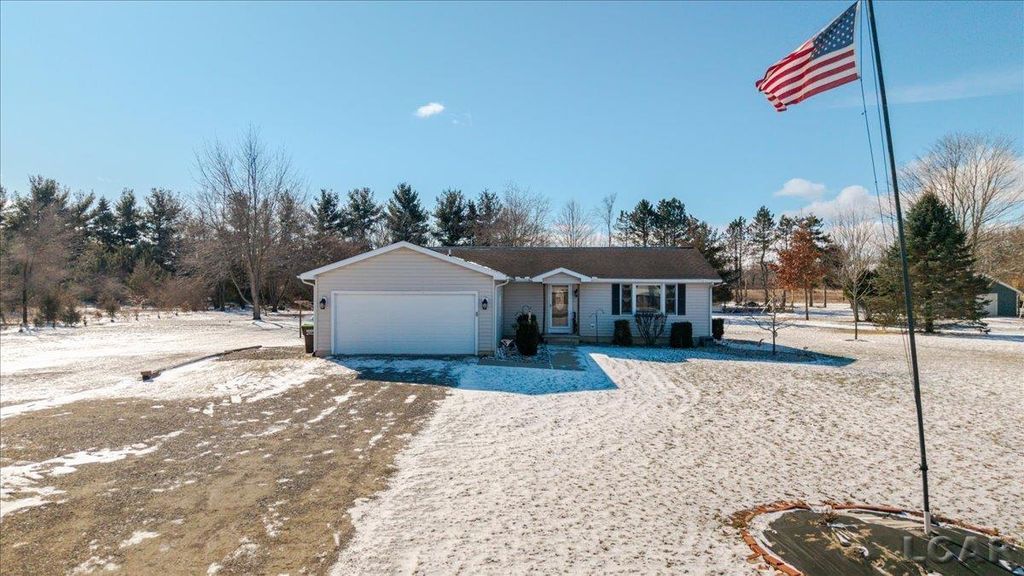 2829 Sutton Road, Adrian, MI 49221