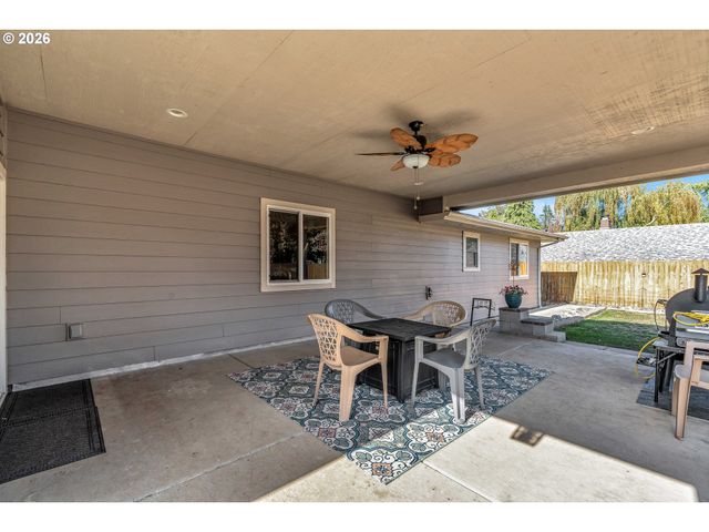 12011 Nw 35TH Ave, Vancouver, WA 98685