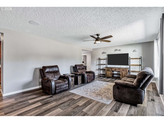 12011 Nw 35TH Ave, Vancouver, WA 98685