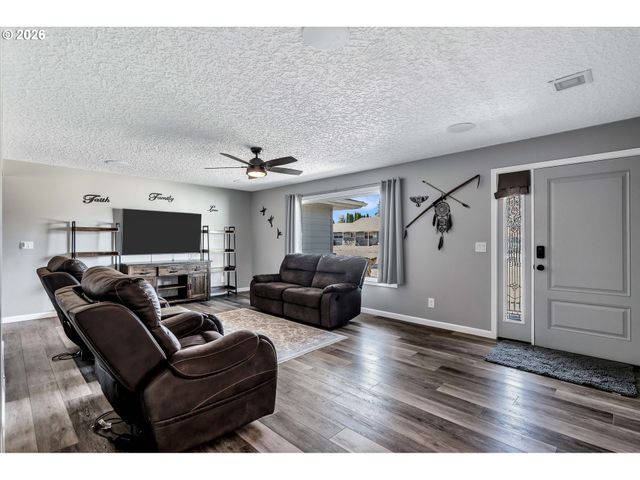12011 Nw 35TH Ave, Vancouver, WA 98685