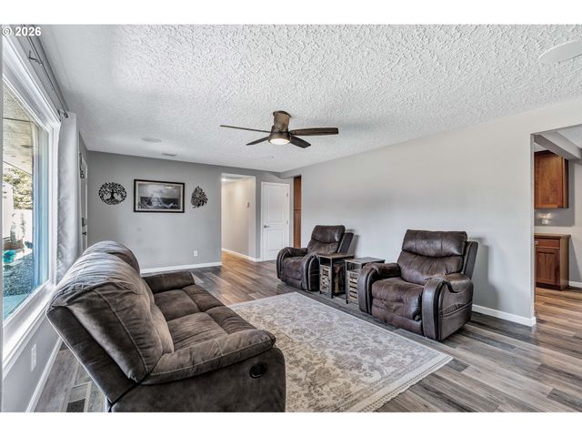 12011 Nw 35TH Ave, Vancouver, WA 98685