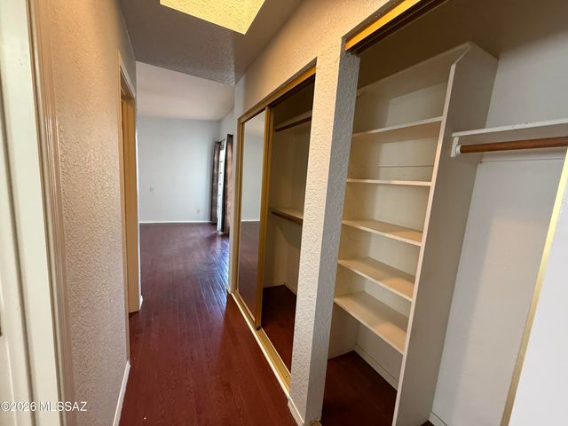 4221 N Summer Set Drive, Tucson, AZ 85750