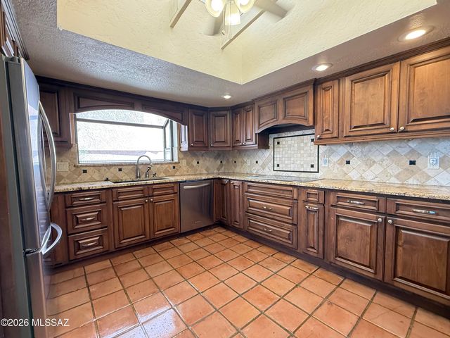 4221 N Summer Set Drive, Tucson, AZ 85750