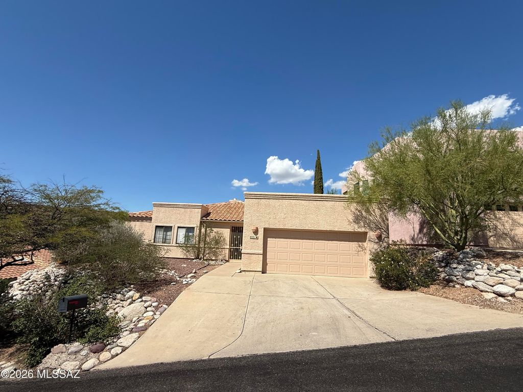 4221 N Summer Set Drive, Tucson, AZ 85750