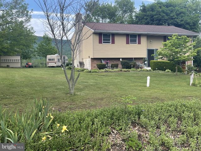 41 FAIRWAY DR, Jonestown, PA 17038