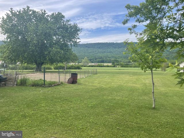 41 FAIRWAY DR, Jonestown, PA 17038
