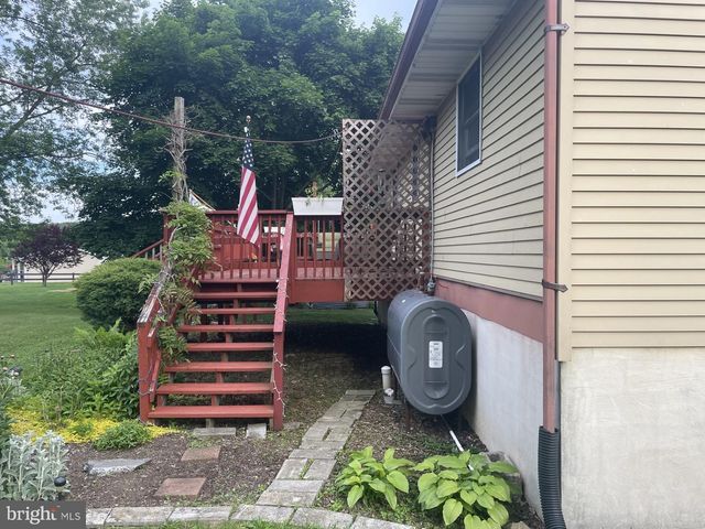 41 FAIRWAY DR, Jonestown, PA 17038