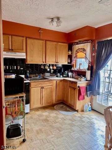 12 Chincopee Ave, Hopatcong Boro, NJ 07843